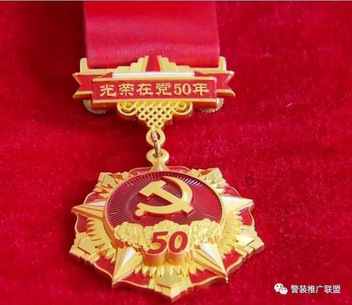 滕梓荆下线,张若昀深夜发文,7字感怀这位兄弟