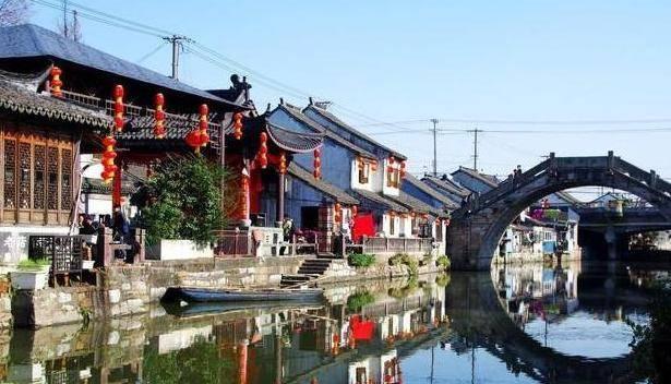 一年一度“取暖季”！动物园袋鼠躲进室内霸占空调！